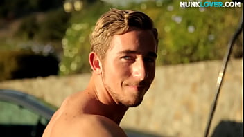 Muscular Amateur Jerks Off On The Bench Press thumbnail