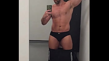 Oooosh anyone want to feed me burgers stroke hair and tell me how big and strong i am