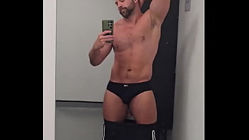 Oooosh anyone want to feed me burgers stroke hair and tell me how big and strong i am