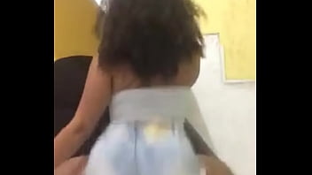 Rebolando muito a morena