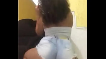 Rebolando muito a morena