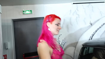 On rentre à 6 dans une mini pour une orgie complètement dingue avec joss