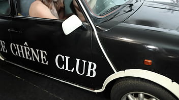 On rentre à 6 dans une mini pour une orgie complètement dingue avec joss