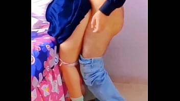 Morra mexicana se traga todo el semen encontré una chavita de escuela me dejó cogerla chupa una vergota y se traga todo el semen le hicieron de todo casero real