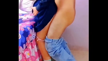 Morra mexicana se traga todo el semen encontré una chavita de escuela me dejó cogerla chupa una vergota y se traga todo el semen le hicieron de todo casero real