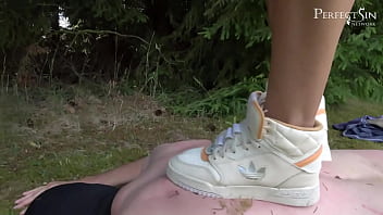 Noch ein paar turnschuhe another pair of sneakers