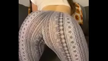 Moviendo el culo lento