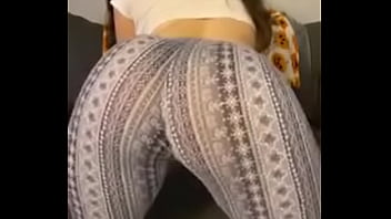 Moviendo el culo lento