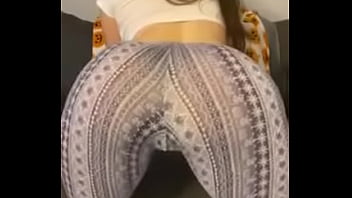 Moviendo el culo lento