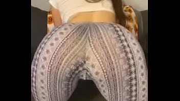 Moviendo el culo lento