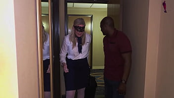 Sir maxximus shares his room with a hot flight attandant