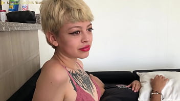 Trio cachondo con mi esposo y mi hermanastro enorme pollas coño estrecho