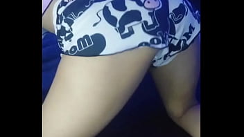 Me quito mi pijamita de vaquita y me toco rico