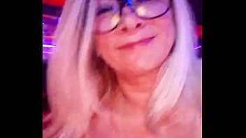 No clube de swing esperando algum macho pra foder