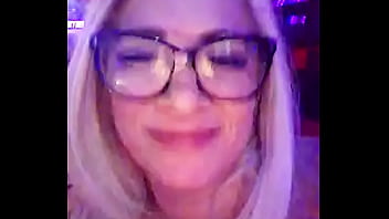 No clube de swing esperando algum macho pra foder