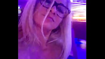 No clube de swing esperando algum macho pra foder