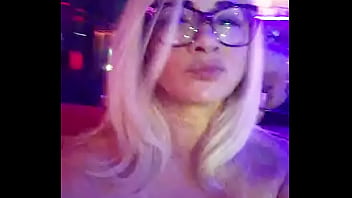 No clube de swing esperando algum macho pra foder