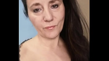 Bon lundi je suis disponible pour des appels videos et des échanges sextos