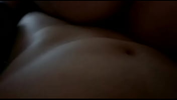 Novinha sentando com tudo