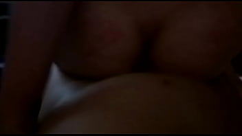 Novinha sentando com tudo