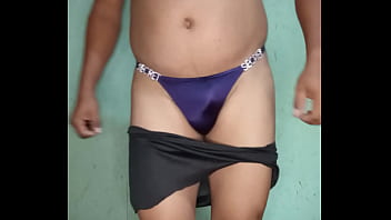 Bailando en tanga satinada morada victorias' secret