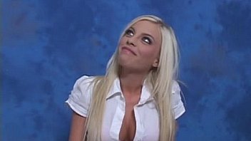 Flawless babe likes to ride weenie