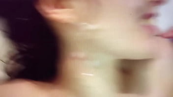 Cumming on her face