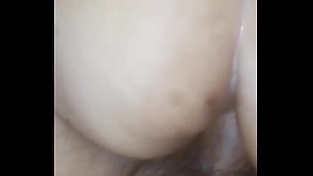 Mi esposa moviendo su hermosas nalgas anal