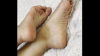 Arab hijab girl in niqab teases her cute feet and soft soles