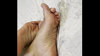 Arab hijab girl in niqab teases her cute feet and soft soles Arab hijab girl in niqab teases her cute feet and soft soles