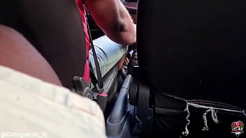 “um copo d’água e um pau não se nega a ninguém né ” ontem o plano era ir pro centro caçar na rua mas esse ube