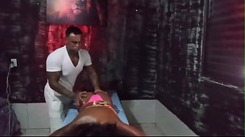 Massagista aproveitou da situação para me comer