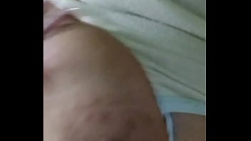 Mostrando meus peitões pro meu macho pelo zap