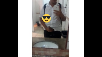Mostrando A Pica No Banheiro Publico thumbnail