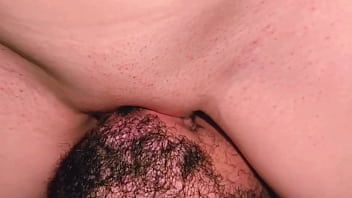 Mi esclavo me come el culo y el coño y tengo orgasmo en su boca