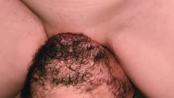 Mi esclavo me come el culo y el coño y tengo orgasmo en su boca