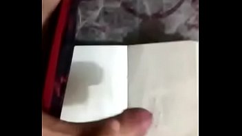 Batendo Uma E Gozando No Caderno thumbnail