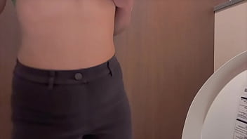 【スーパーのトイレでオナ】オナニーしてはいけないところでオナニーすると気持ちいいよね。