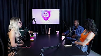 Gostosa mostra seus lindos peitos se beijam depois de falar que ficou nervosa no ménage my hell williams & hyoran carvalho sheer red Gostosa mostra seus lindos peitos se beijam depois de falar que ficou nervosa no ménage my hell williams & hyoran carvalho sheer red