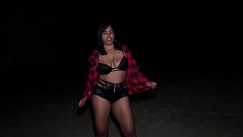 O cowboy fodeu no meio do mato no cuspe o cuzinho da morena rabuda