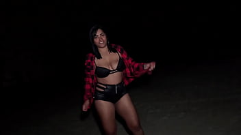 O cowboy fodeu no meio do mato no cuspe o cuzinho da morena rabuda