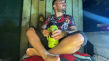 Ela não quer compromisso quer sentar rebolar na minha pica e ir embora