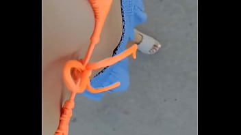 Voy a broncearme pero creo que es mejor sin top #diadeplaya #martes #exhibicionismo #bikini #bubbies