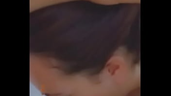 Gostosa mamaando pal do namorado