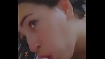 Gostosa mamaando pal do namorado