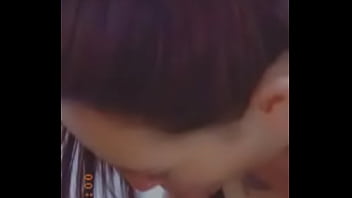 Gostosa mamaando pal do namorado