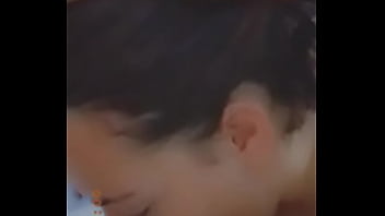 Gostosa mamaando pal do namorado