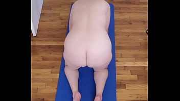 Hot milf starts her day with nude y oga