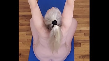 Hot milf starts her day with nude y oga