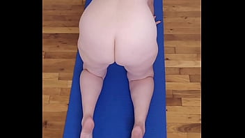 Hot milf starts her day with nude y oga